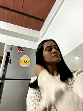 Snapshot of Biancasantillana chatting on 10-16-25, 10:18 Biancasantillana online show from 10-16-25, 10:18