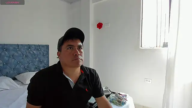 Snapshot of Jhonatan_Morales_S chatting on 01-28-25, 06:49 Jhonatan Morales S online show from 01-28-25, 06:49