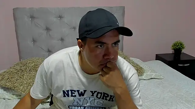 Snapshot of Jhonatan_Morales_S chatting on 10-12-25, 03:30 Jhonatan Morales S online show from 10-12-25, 03:30