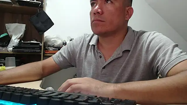 Snapshot of Jhonatan_Morales_S chatting on 11-11-25, 01:06 Jhonatan Morales S online show from 11-11-25, 01:06