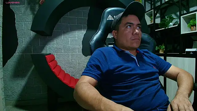 Snapshot of Jhonatan_Morales_S chatting on 01-14-25, 11:48 Jhonatan Morales S online show from 01-14-25, 11:48