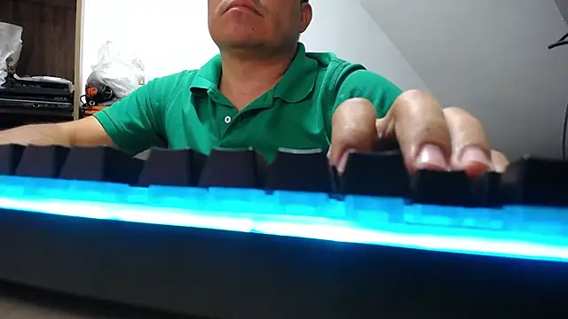 Snapshot of Jhonatan_Morales_S chatting on 11-23-25, 05:50 Jhonatan Morales S online show from 11-23-25, 05:50