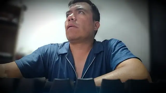 Snapshot of Jhonatan_Morales_S chatting on 11-30-25, 05:52 Jhonatan Morales S online show from 11-30-25, 05:52