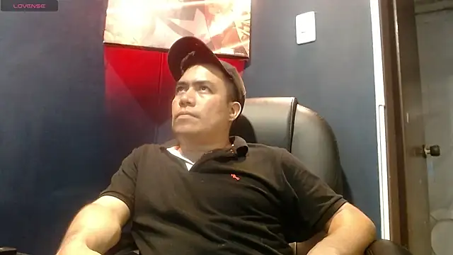 Snapshot of Jhonatan_Morales_S chatting on 03-04-25, 01:01 Jhonatan Morales S online show from 03-04-25, 01:01