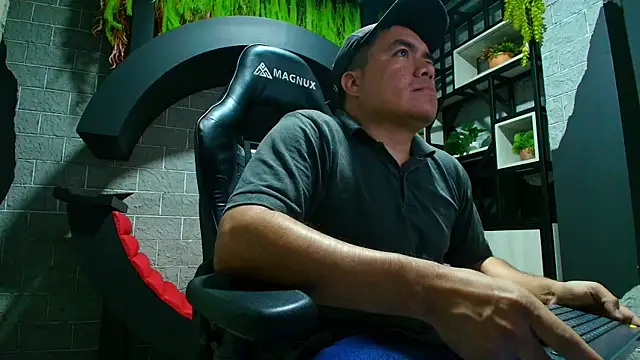 Snapshot of Jhonatan_Morales_S chatting on 01-12-25, 01:32 Jhonatan Morales S online show from 01-12-25, 01:32