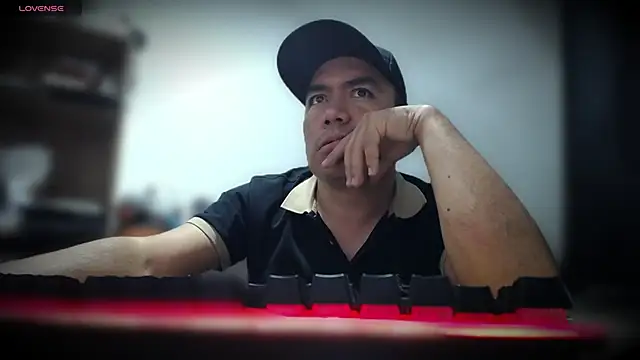 Snapshot of Jhonatan_Morales_S chatting on 11-29-25, 03:06 Jhonatan Morales S online show from 11-29-25, 03:06