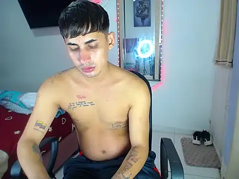 Snapshot of boy_latino_sex chatting on 09-19-25, 12:53 boy latino sex online show from 09-19-25, 12:53