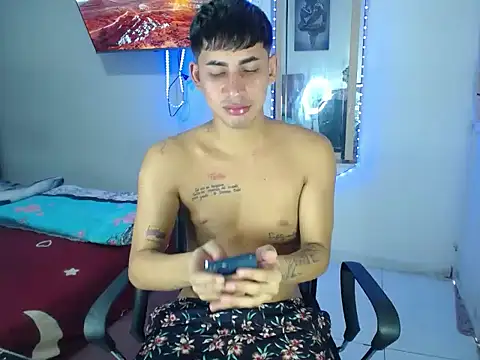 Snapshot of boy_latino_sex chatting on 09-16-25, 07:15 boy latino sex online show from 09-16-25, 07:15