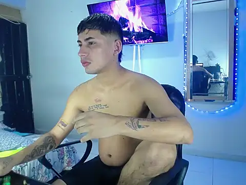 Snapshot of boy_latino_sex chatting on 09-26-25, 07:59 boy latino sex online show from 09-26-25, 07:59