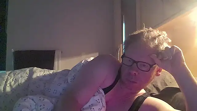 Snapshot of kinkyslet8 chatting on 10-05-25, 07:10 kinkyslet8 online show from 10-05-25, 07:10