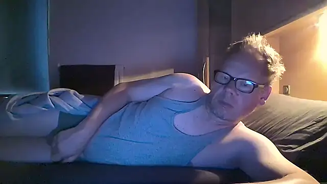 Snapshot of kinkyslet8 chatting on 09-10-25, 06:23 kinkyslet8 online show from 09-10-25, 06:23