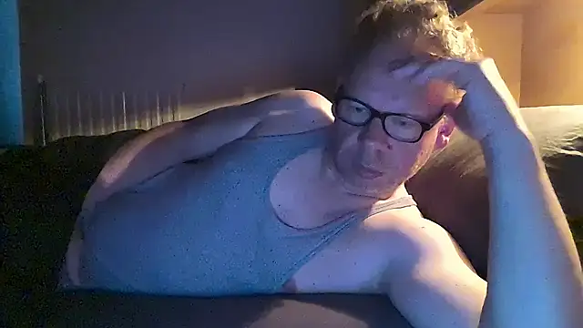 Snapshot of kinkyslet8 chatting on 06-14-26, 05:19 kinkyslet8 online show from 06-14-26, 05:19
