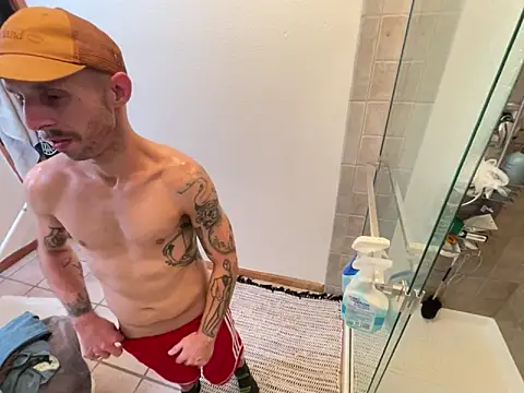 Snapshot of RuffClvb chatting on 02-10-25, 01:46 RuffClvb online show from 02-10-25, 01:46