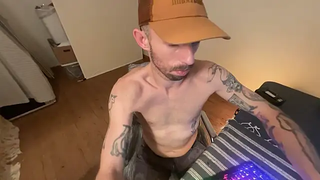 Snapshot of RuffClvb chatting on 02-18-25, 12:49 RuffClvb online show from 02-18-25, 12:49