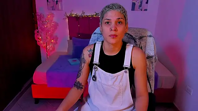 Snapshot of Charlee_pink chatting on 10-14-25, 11:58 Charlee pink online show from 10-14-25, 11:58