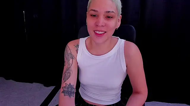 Snapshot of Charlee_pink chatting on 09-13-25, 05:57 Charlee pink online show from 09-13-25, 05:57
