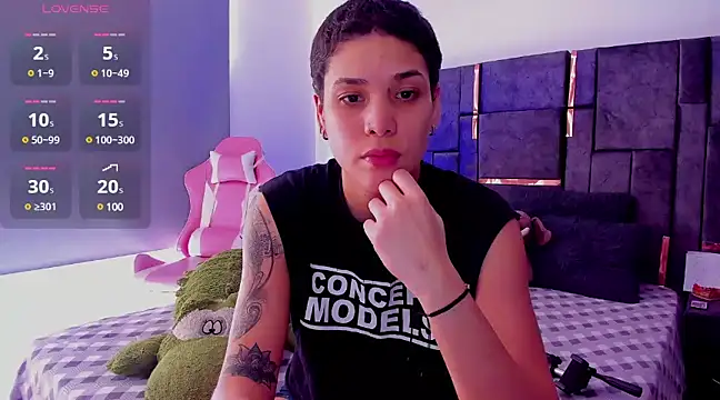 Snapshot of Charlee_pink chatting on 03-10-25, 06:56 Charlee pink online show from 03-10-25, 06:56