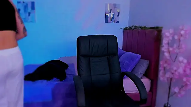 Charlee pink online show from 12-05-25, 01:49