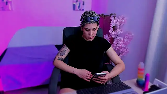 Charlee pink online show from 11-28-25, 04:51