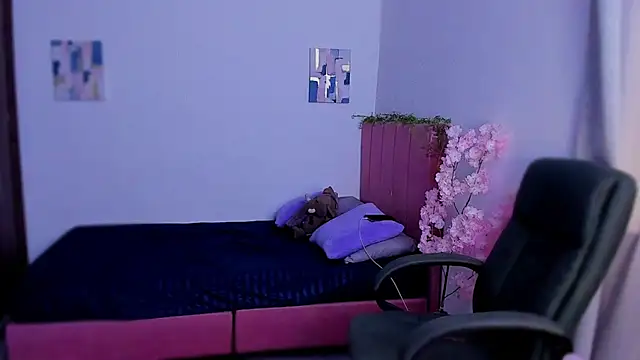 Charlee pink online show from 12-02-25, 03:47