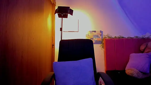 Charlee pink online show from 04-15-26, 06:34