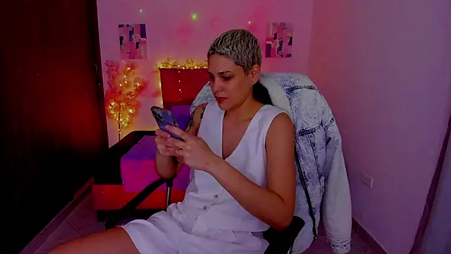 Snapshot of Charlee_pink chatting on 10-04-25, 10:55 Charlee pink online show from 10-04-25, 10:55