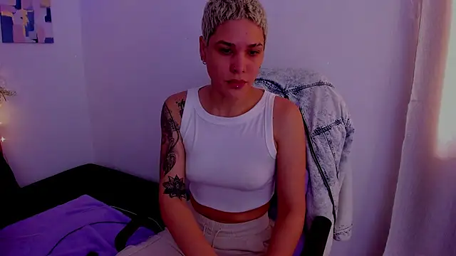 Snapshot of Charlee_pink chatting on 10-05-25, 04:53 Charlee pink online show from 10-05-25, 04:53