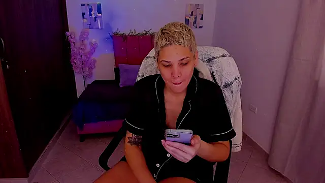 Snapshot of Charlee_pink chatting on 10-07-25, 03:02 Charlee pink online show from 10-07-25, 03:02