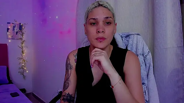 Snapshot of Charlee_pink chatting on 09-29-25, 02:18 Charlee pink online show from 09-29-25, 02:18