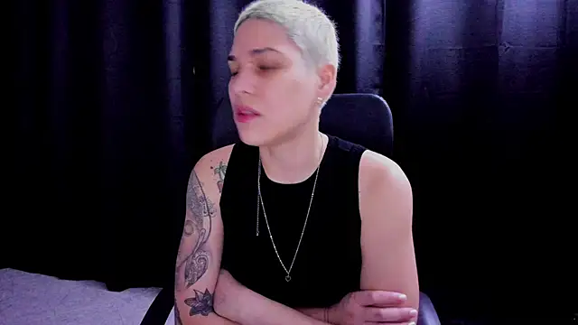 Snapshot of Charlee_pink chatting on 09-19-25, 02:04 Charlee pink online show from 09-19-25, 02:04