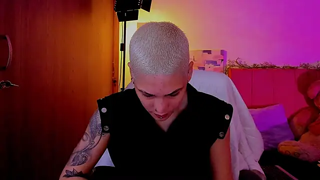 Charlee pink online show from 04-08-26, 05:58