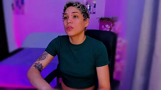 Charlee pink online show from 11-24-25, 08:20