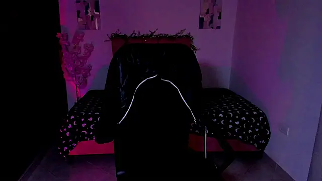 Snapshot of Charlee_pink chatting on 10-08-25, 12:50 Charlee pink online show from 10-08-25, 12:50