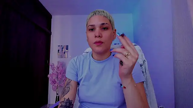 Snapshot of Charlee_pink chatting on 09-26-25, 01:40 Charlee pink online show from 09-26-25, 01:40