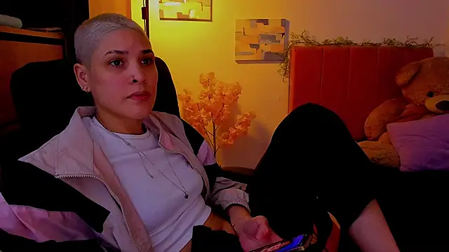 Charlee pink online show from 04-06-26, 05:08