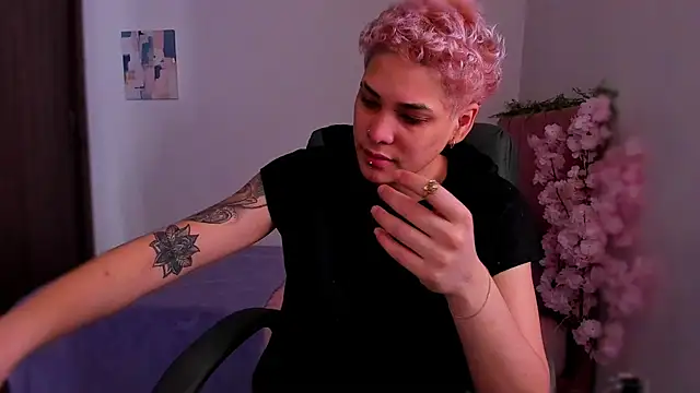 Charlee pink online show from 12-17-25, 05:29