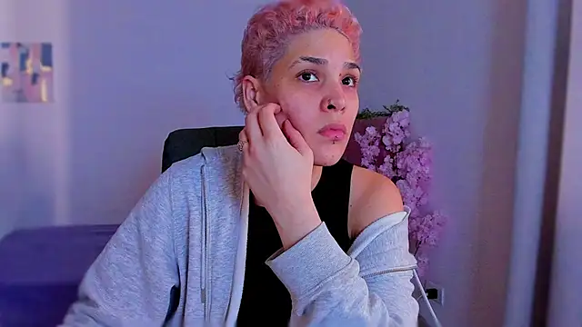 Charlee pink online show from 12-14-25, 06:57