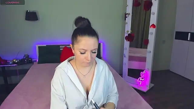 Snapshot of AngellLika chatting on 09-20-25, 12:32 AngellLika online show from 09-20-25, 12:32