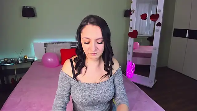 Snapshot of AngellLika chatting on 02-25-25, 01:43 AngellLika online show from 02-25-25, 01:43
