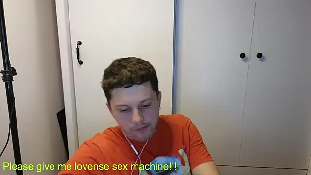 Snapshot of BigL0ve chatting on 02-24-26, 03:02 BigL0ve online show from 02-24-26, 03:02