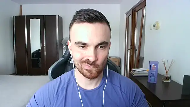 Snapshot of mu5clemania2 chatting on 04-19-26, 01:34 mu5clemania2 online show from 04-19-26, 01:34