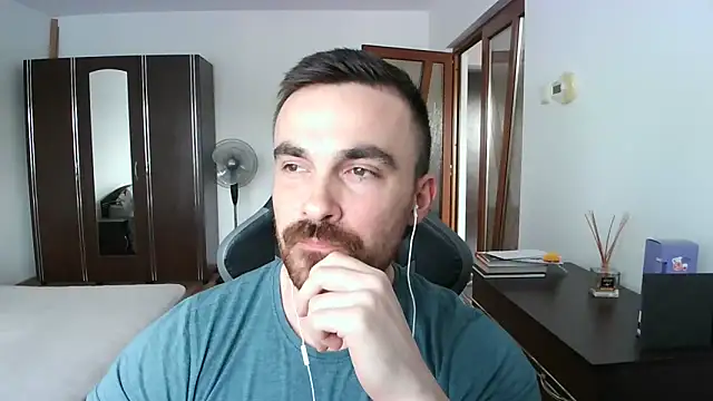 Snapshot of mu5clemania2 chatting on 05-17-26, 03:56 mu5clemania2 online show from 05-17-26, 03:56