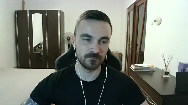 Snapshot of mu5clemania2 chatting on 05-13-26, 06:37 mu5clemania2 online show from 05-13-26, 06:37