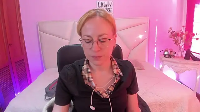 Snapshot of SammySanders chatting on 02-28-26, 01:00 SammySanders online show from 02-28-26, 01:00