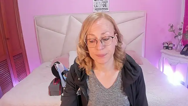 Snapshot of SammySanders chatting on 11-09-25, 04:33 SammySanders online show from 11-09-25, 04:33