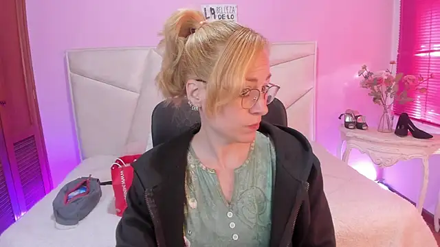 Snapshot of SammySanders chatting on 02-06-26, 12:23 SammySanders online show from 02-06-26, 12:23