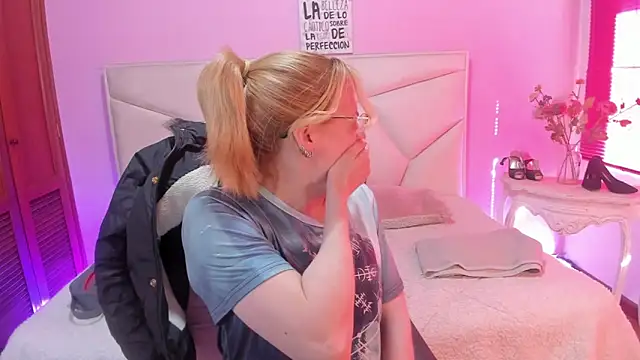 Snapshot of SammySanders chatting on 02-26-26, 01:22 SammySanders online show from 02-26-26, 01:22