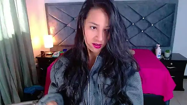 Snapshot of Julietacollins06 chatting on 09-10-25, 01:21 Julietacollins06 online show from 09-10-25, 01:21