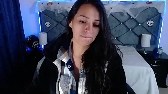 Snapshot of Julietacollins06 chatting on 10-15-25, 01:19 Julietacollins06 online show from 10-15-25, 01:19