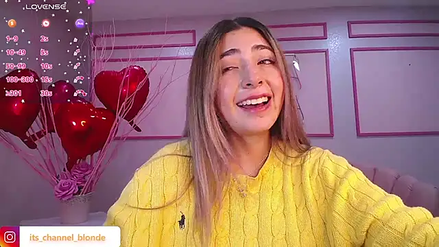Snapshot of channel_blonde_a chatting on 02-18-25, 07:52 channel blonde a online show from 02-18-25, 07:52